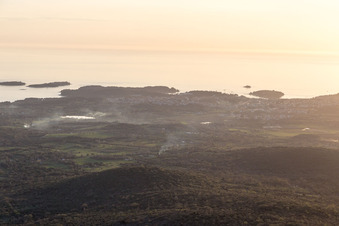 Rovinj im Bundesland Gespanschaft Istrien, Kroatien vom Flugzeug aus