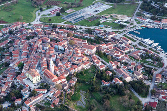 Schrägluftbild von Stancija Valkanela im Bundesland Gespanschaft Istrien, Kroatien