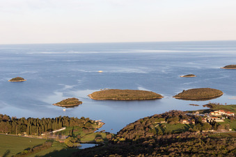 Drohnenbild von Stancija Valkanela im Bundesland Gespanschaft Istrien, Kroatien