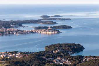 Schrägluftbild von Vrsar im Bundesland Gespanschaft Istrien, Kroatien