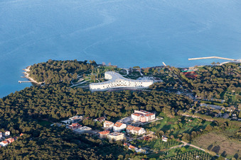 Rovinj im Bundesland Gespanschaft Istrien, Kroatien von der Drohne aus gesehen