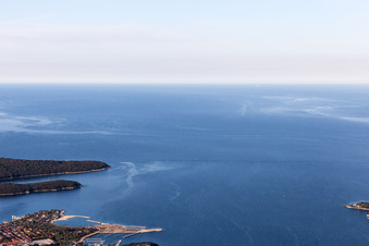 Vrsar im Bundesland Gespanschaft Istrien, Kroatien aus der Drohnenperspektive