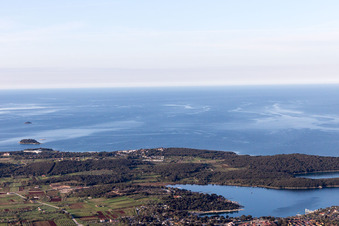 Vrsar im Bundesland Gespanschaft Istrien, Kroatien von der Drohne aus gesehen