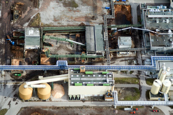 Schrägluftbild von Papierfabrik Stora Enso im Ortsteil Knielingen in Karlsruhe im Bundesland Baden-Württemberg, Deutschland