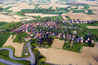 Hohwiller im Bundesland Bas-Rhin, Frankreich aus der Drohnenperspektive