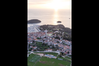 Vrsar im Bundesland Gespanschaft Istrien, Kroatien aus der Luft betrachtet