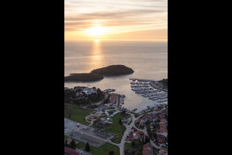 Vrsar im Bundesland Gespanschaft Istrien, Kroatien aus der Drohnenperspektive