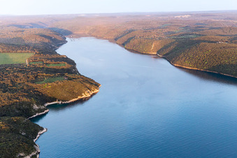 Schrägluftbild von Vrsar im Bundesland Gespanschaft Istrien, Kroatien