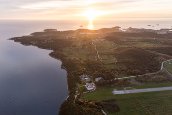 Vrsar im Bundesland Gespanschaft Istrien, Kroatien von oben