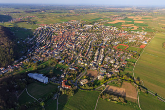 Kurstadtansicht im Frühling aus Westen in Bad Bergzabern im Bundesland Rheinland-Pfalz, Deutschland