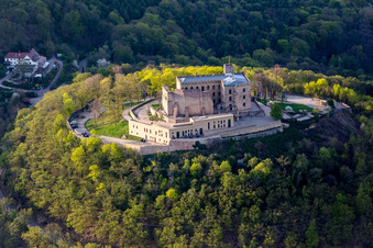 Oberhambach, Hambacher Schloss im Ortsteil Diedesfeld in Neustadt an der Weinstraße im Bundesland Rheinland-Pfalz, Deutschland vom Flugzeug aus