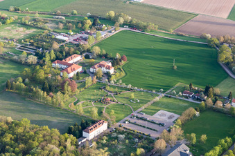 Luftaufnahme von Campus Lachen Diakonissen im Ortsteil Speyerdorf in Neustadt an der Weinstraße im Bundesland Rheinland-Pfalz, Deutschland