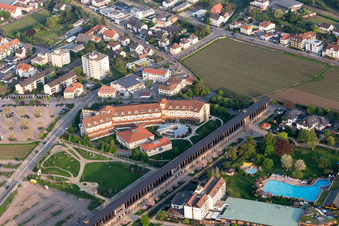 Festbau und Kurhaus- Gebäude der MEDIAN Park-Klinik am Gradierbau in Bad Dürkheim im Ortsteil Pfeffingen im Bundesland Rheinland-Pfalz, Deutschland