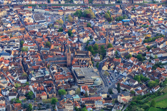 Stiftskirche UL Frau und St. Ägidius in Neustadt an der Weinstraße im Bundesland Rheinland-Pfalz, Deutschland