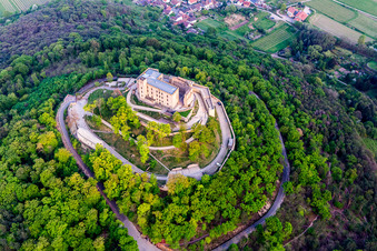Hambacher Schloß bei Ober-Hambach im Ortsteil Hambach an der Weinstraße in Neustadt an der Weinstraße im Bundesland Rheinland-Pfalz, Deutschland