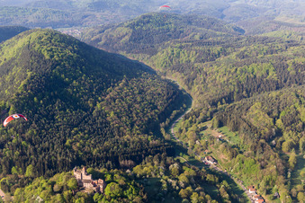 Luftaufnahme von Erlenbach bei Dahn, Burg Bewartstein im Bundesland Rheinland-Pfalz, Deutschland