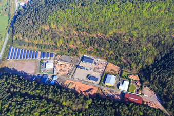 Luftbild von Gewerbepark Neudahn 1 mit Indoor-Spielplatz  Super-Dubber Kinderland in Dahn im Bundesland Rheinland-Pfalz, Deutschland