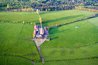 Drohnenaufname von Mertzwiller im Bundesland Bas-Rhin, Frankreich