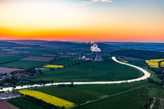 KKW Grohnde bei Sonnenuntergang in Emmerthal im Bundesland Niedersachsen, Deutschland