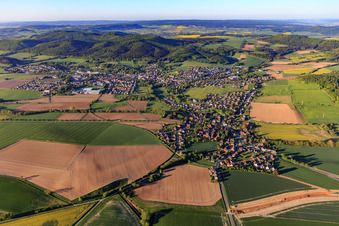 Ortsansicht aus Norden am Morgen in Eschershausen im Bundesland Niedersachsen, Deutschland