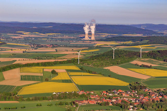 Luftaufnahme von Blick von Bremke aus auf das KKW Grohnde in Emmerthal im Bundesland Niedersachsen, Deutschland