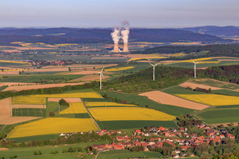 Schrägluftbild von Blick von Bremke aus auf das KKW Grohnde in Emmerthal im Bundesland Niedersachsen, Deutschland