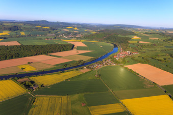 Ortsansicht am Weserufer aus Osten in Brevörde im Bundesland Niedersachsen, Deutschland