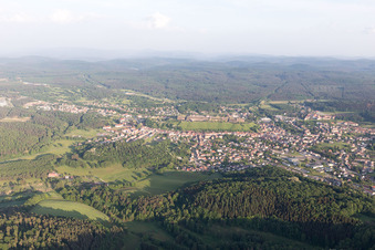 Luftbild von Bitche, Zitadelle von Bitche (Elsaß) im Bundesland Moselle, Frankreich