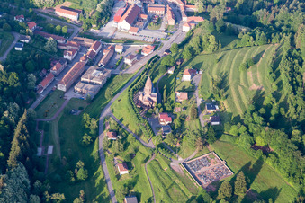Luftbild von Kirchengebäude Église Saint-Louis de Saint-Louis-lès-Bitche im Bundesland Moselle, Frankreich