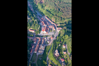 Schrägluftbild von Saint-Louis-lès-Bitche im Bundesland Moselle, Frankreich