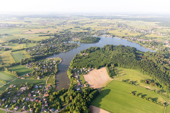 Étang des Marais in Hilsprich im Bundesland Moselle, Frankreich von oben