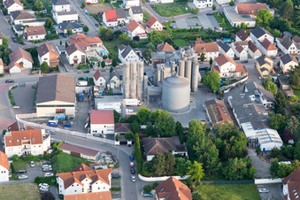 Silos zur Lagerung von Getreide der Deller Mühle in Hochdorf-Assenheim im Bundesland Rheinland-Pfalz, Deutschland