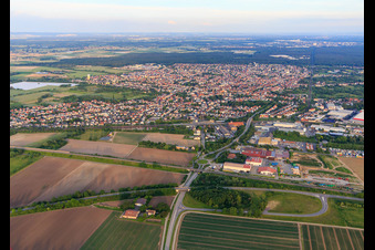 Stadtansicht aus Nordwesten in Schifferstadt im Bundesland Rheinland-Pfalz, Deutschland