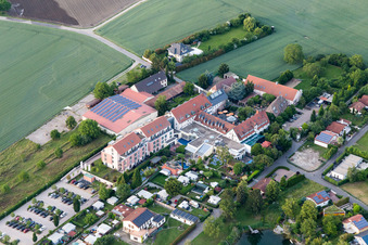 Gebäudekomplex der Hotelanlage Lindner Hotel & Spa Binshof in Speyer im Bundesland Rheinland-Pfalz, Deutschland