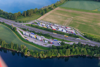 Luftbild von Autobahnparkplatz Spitzenrheinhof an der A61 in Speyer im Bundesland Rheinland-Pfalz, Deutschland