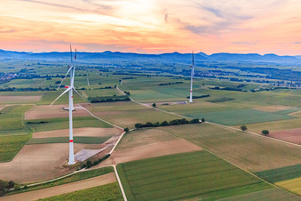 Windpark der EnBW - Windenergieanlage mit 6 Windrädern in Freckenfeld im Bundesland Rheinland-Pfalz, Deutschland