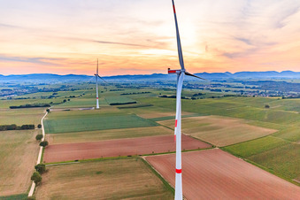 Luftbild von Windpark der EnBW - Windenergieanlage mit 6 Windrädern in Freckenfeld im Bundesland Rheinland-Pfalz, Deutschland
