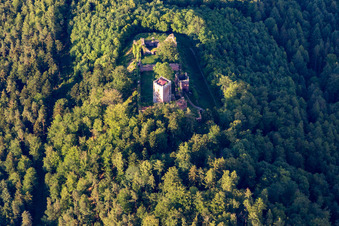 Schrägluftbild von Burg Wildenberg im Ortsteil Preunschen in Kirchzell im Bundesland Bayern, Deutschland