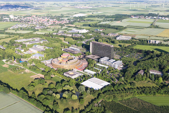 Schrägluftbild von Ortsteil Lerchenberg in Mainz im Bundesland Rheinland-Pfalz, Deutschland