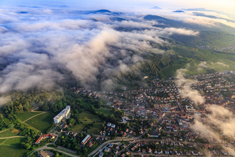 Stadtansicht unter tiefen Wolken aus Süden in Bad Bergzabern im Bundesland Rheinland-Pfalz, Deutschland