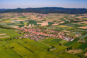 Dorf von Südosten in Schweighofen im Bundesland Rheinland-Pfalz, Deutschland