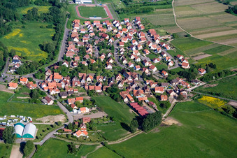 Luftbild von Ortsansicht der Straßen und Häuser der Wohngebiete in Altenstadt in Grand Est in Wissembourg im Bundesland Bas-Rhin, Frankreich