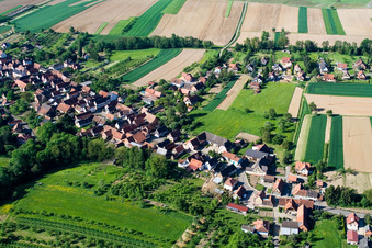 Cleebourg im Bundesland Bas-Rhin, Frankreich aus der Drohnenperspektive