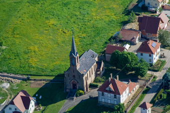 Kirchengebäude im Dorfkern in Cleebourg in Grand Est im Bundesland Bas-Rhin, Frankreich