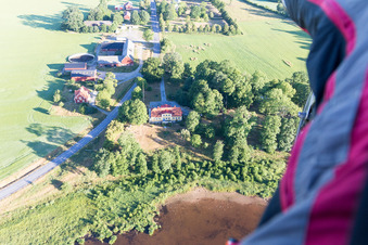 Drohnenbild von Skatelöv im Bundesland Kronoberg, Schweden