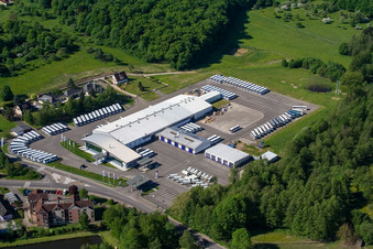 Bus- Depot des Busunternehmers Dietrich in Ingwiller in Grand Est im Bundesland Bas-Rhin, Frankreich