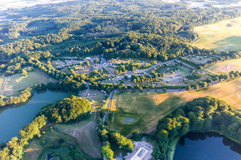 Borre (DK), Møns Klint Resort og Camping im Bundesland Sjælland, Dänemark von einer Drohne aus