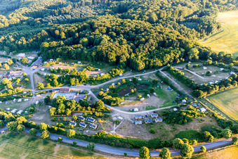 Luftaufnahme von Borre (DK), Møns Klint Resort og Camping im Bundesland Sjælland, Dänemark