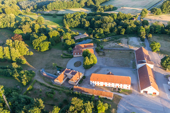 Klintholm Møn (DK), Klintholm Gods in Borre im Bundesland Sjælland, Dänemark aus der Luft betrachtet