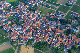 Ortsübersicht aus Süden in Frankweiler im Bundesland Rheinland-Pfalz, Deutschland